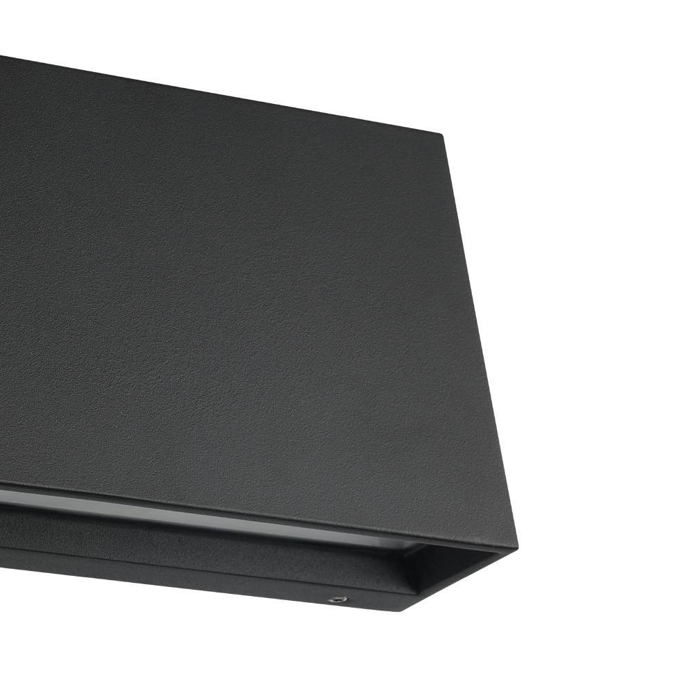 Spongano Noir lampe d’extérieur De Eglo - Grâce à l'indice de protection IP65, qui offre une protection contre les jets d'eau et la poussière, le produit est adapté à une utilisation en extérieur.