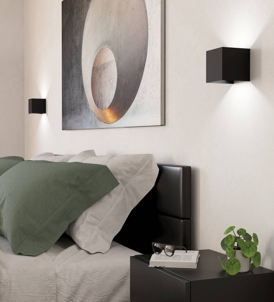 Valmontone 10cm Noir applique murale De Eglo - La lueur chaleureuse, qui se propage à partir de faisceaux lumineux vers le haut et vers le bas, offre un éclairage harmonieux et doux.