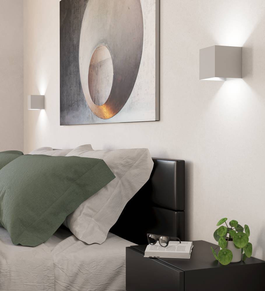 Valmontone 10cm Blanc applique murale De Eglo - La lueur chaleureuse, qui se propage à partir de faisceaux lumineux vers le haut et vers le bas, offre un éclairage harmonieux et doux.