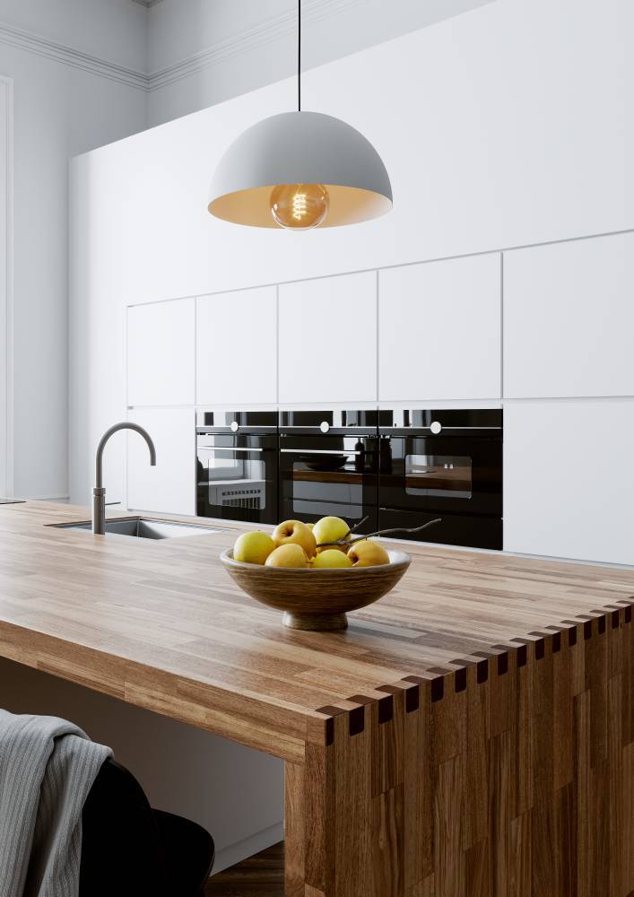 Gaetano Ø38 Blanc suspension De Eglo - La lampe est suspendue à un câble fin et noir, créant un design simple et élégant.