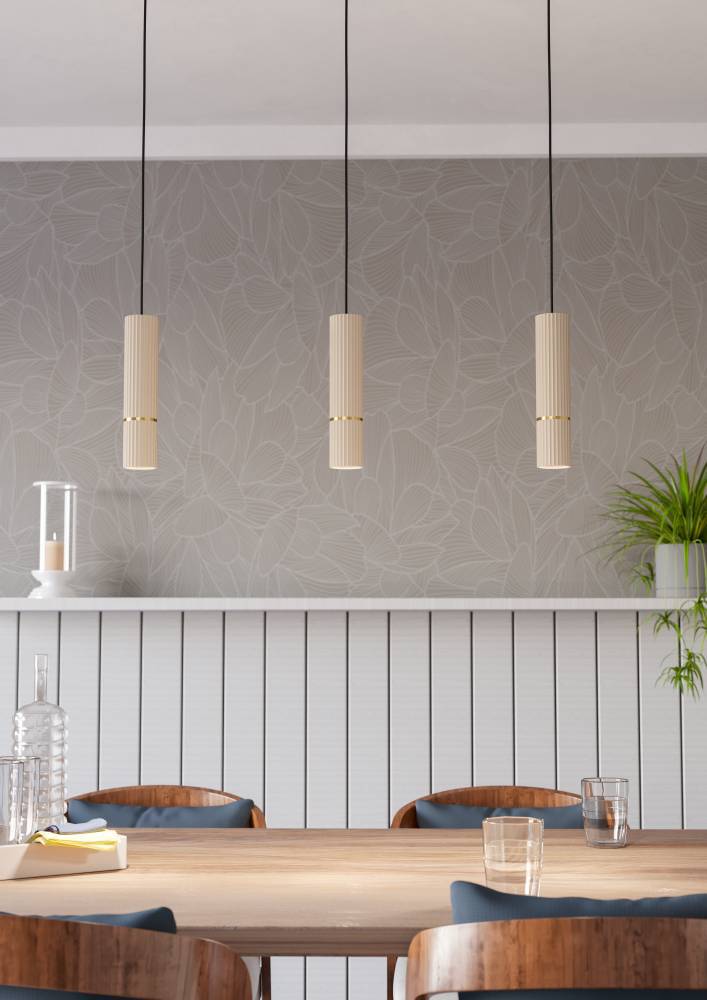 Caminia 77cm Beige suspension De Eglo - Avec son design minimaliste et épuré, la lampe s'intègre aussi bien dans les intérieurs scandinaves que modernes et fournit une lumière agréable qui rehausse l'atmosphère de la pièce.