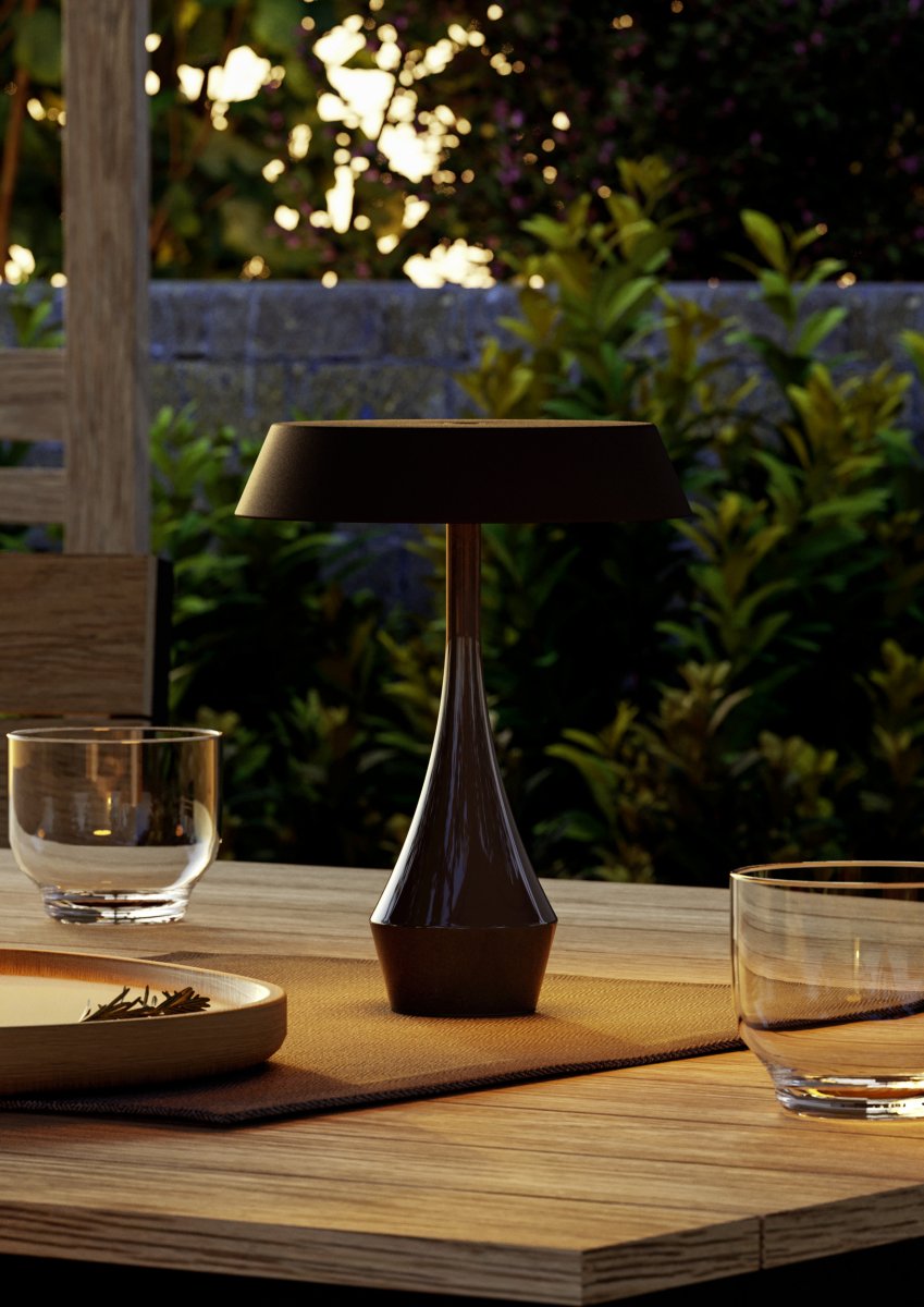 Turcio 20cm Noir portable De Eglo - Pour une autonomie optimale, il est recommandé de charger et de ranger la lampe à l'intérieur.