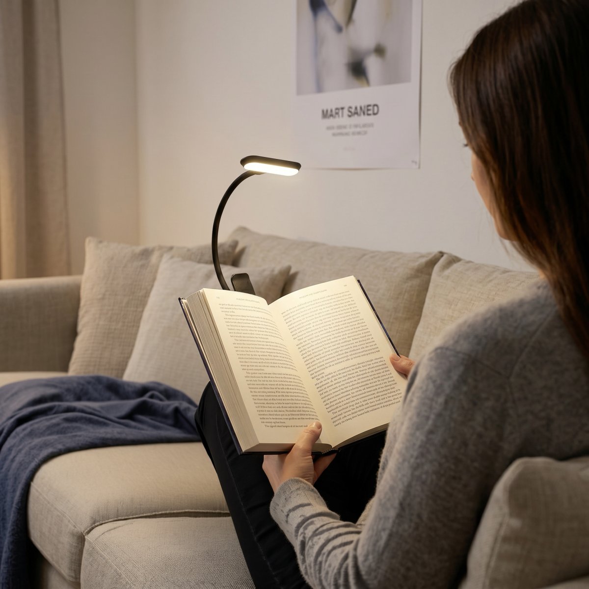 Yamenzi Noir portable De Eglo - Yamenzi est une lampe LED pratique et flexible dotée d'une pince permettant de la fixer à un bureau, une tête de lit ou une étagère, par exemple.