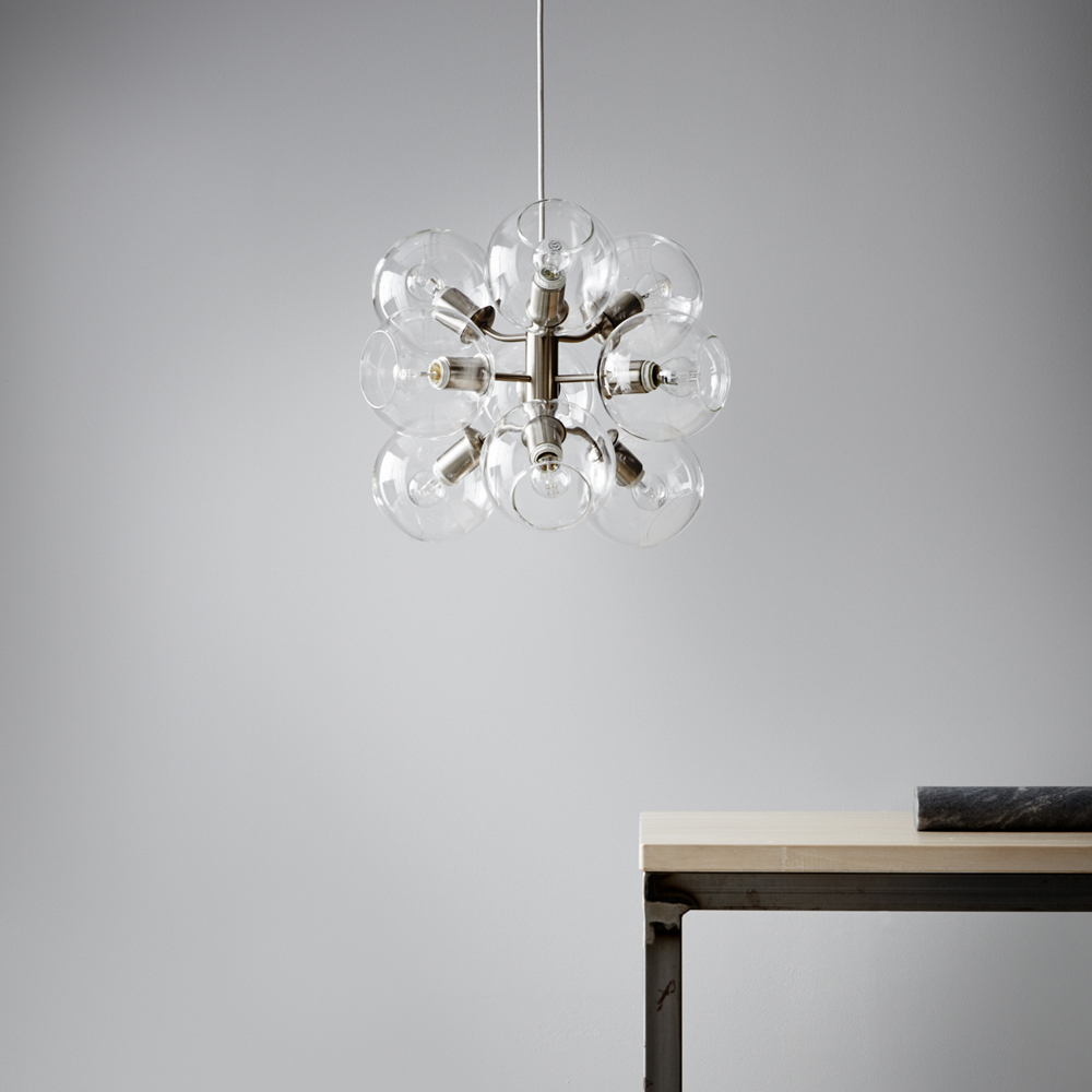 Tage 50 Ø45 Nickel suspension De CO Bankeryd - La lampe convient pour être suspendue plus haut au plafond du salon, dans la chambre pour un éclairage général doux ou au-dessus de la table à manger, où elle joue un rôle et devient un accroche-regard expressif.