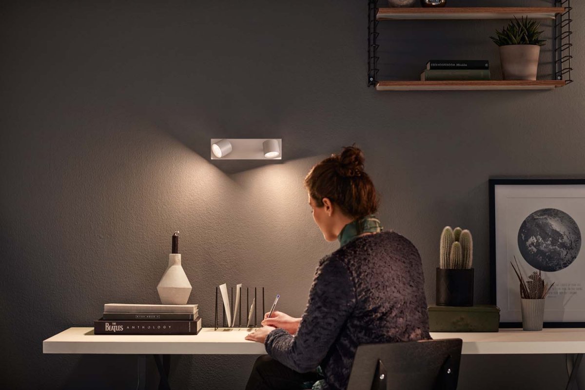 Star 2 Blanc spot De Philips - Avec les spots LED Philips Clockwork WarmGlow, vous pouvez facilement r&eacute;gler la luminosit&eacute; &agrave; votre guise, d'un &eacute;clairage fonctionnel et lumineux &agrave; une lueur chaleureuse et accueillante.