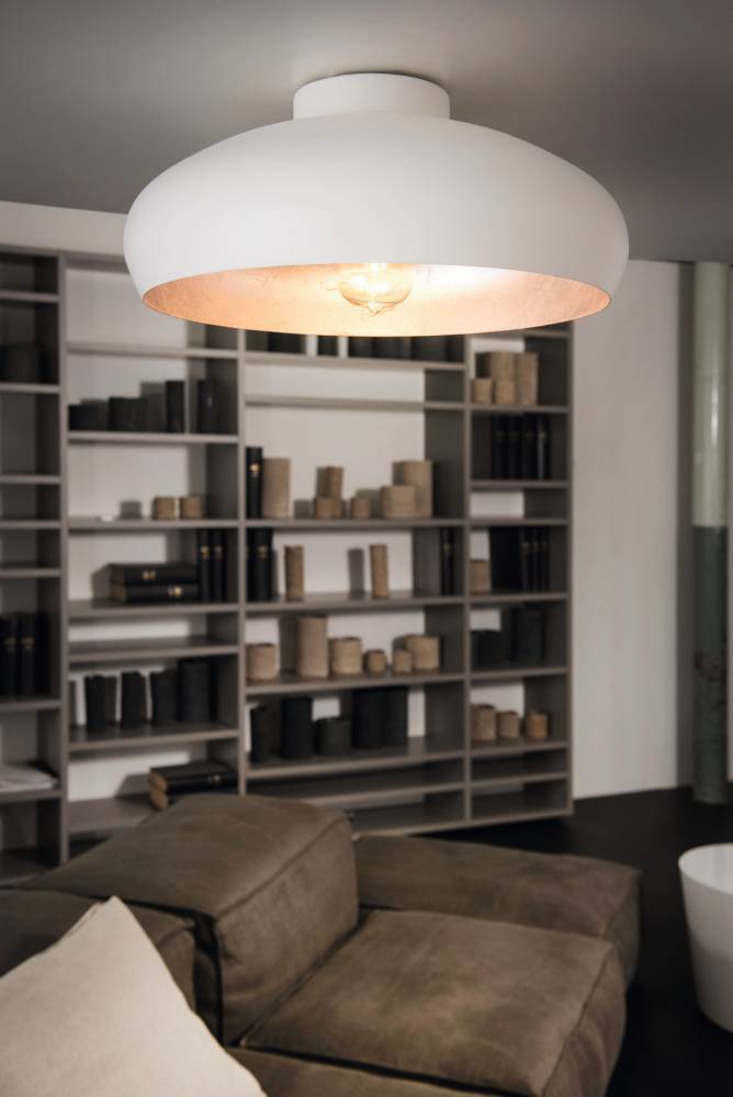 Mogano Ø40 Blanc plafonnier De Eglo - Avec sa forme légèrement arrondie au look blanc et chrome, il crée une atmosphère chaleureuse et cosy, parfaite pour le salon, la chambre ou le couloir.