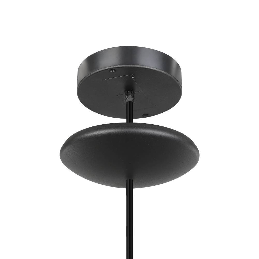 Mogano Ø40 Noir suspension De Eglo - Avec sa forme doucement arrondie en finition noire et cuivre, il cr&eacute;e une atmosph&egrave;re chaleureuse et cosy, parfaite pour la salle &agrave; manger, le salon ou le couloir.