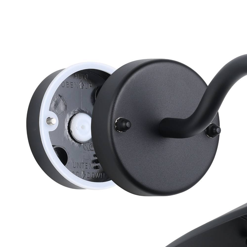 Melgoa Noir lampe d’extérieur De Eglo - Le design d'inspiration rétro de la lampe en fait un ajout élégant à la maison ou au jardin, où elle crée une atmosphère rustique et charmante.