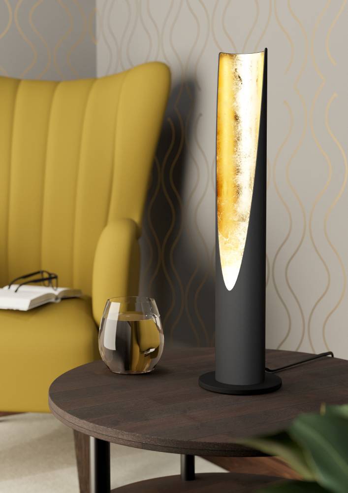 Barbotto 40cm Noir lampe de table De Eglo - La forme élancée et la coupe ouverte donnent une expression subtile et élégante, rendant la lampe parfaite pour créer une atmosphère chaleureuse dans le salon, la chambre ou le couloir.