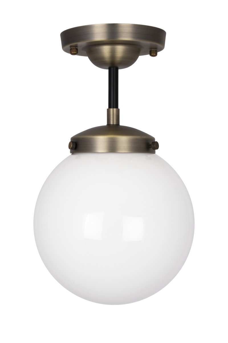 Alley Ø20 Laiton antique/blanc lampe de salle de bain De Globen Lighting - Alley s'intègre parfaitement au plafond de la salle de bain et est certifié IP44.