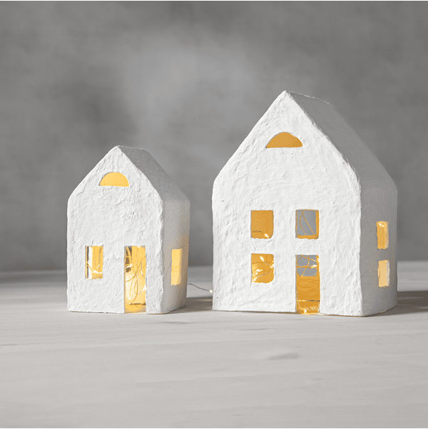 Plain Blanc De Star Trading - Ce set comprend une guirlande lumineuse LED à piles qui diffuse une douce lumière blanche chaude et crée une ambiance chaleureuse.
