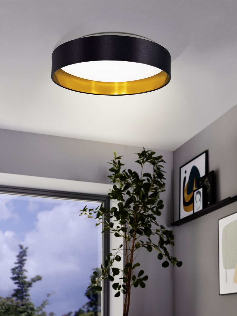 Maserlo Ø38 Noir plafonnier De Eglo - Le plafonnier Maserlo s&eacute;duit par sa structure en textile noir et son int&eacute;rieur dor&eacute; brillant, lui conf&eacute;rant une allure &eacute;l&eacute;gante.
