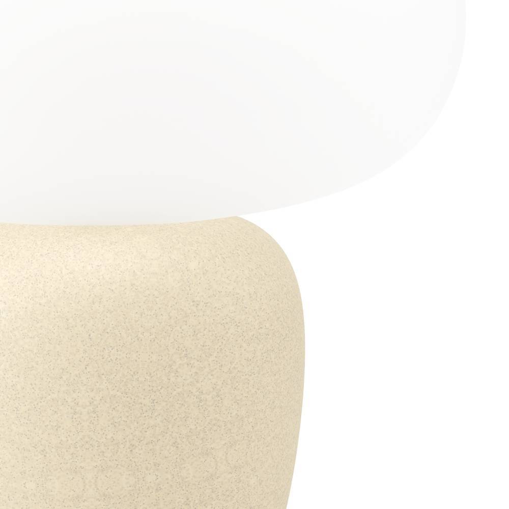 Cahuama 30cm Marron clair lampe de table De Eglo - Cette &eacute;l&eacute;gante lampe de table combine une base en c&eacute;ramique marron clair avec un abat-jour blanc l&eacute;g&egrave;rement arrondi, cr&eacute;ant une sensation harmonieuse et discr&egrave;te.