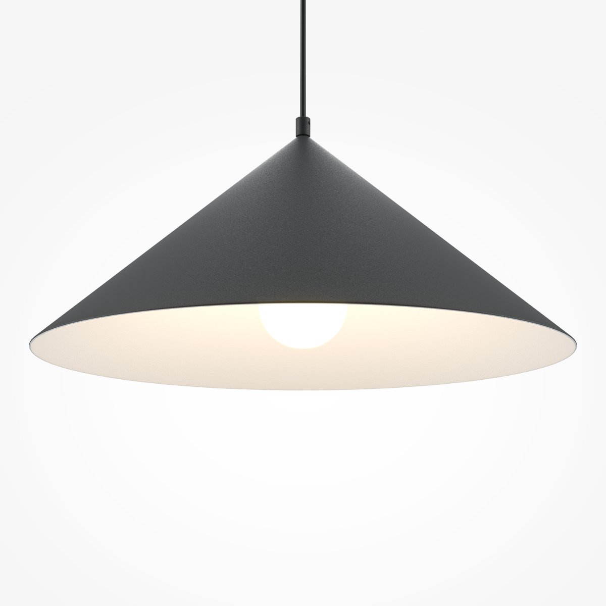 Basic colors Ø35 Noir suspension De Maytoni - Avec son abat-jour conique d'un noir élégant, il émet une lumière dirigée et agréable qui crée une atmosphère moderne et harmonieuse.