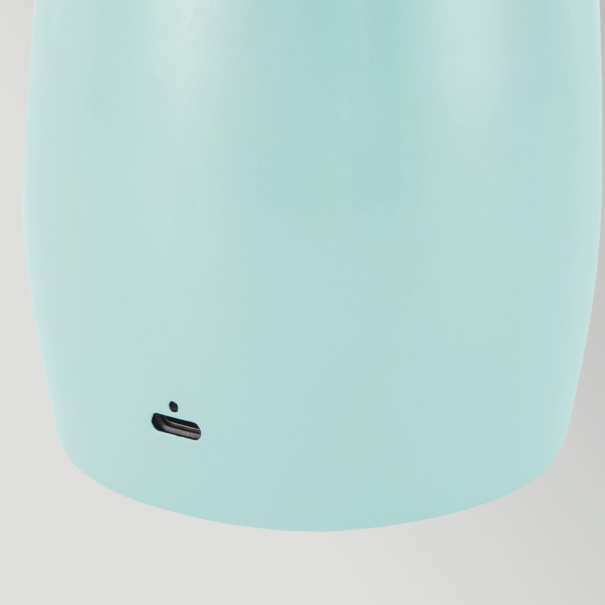 Poppy 27cm bleu clair portable De Elstead Lighting - Son autonomie est de 6 heures &agrave; pleine puissance, 8 heures &agrave; 70 % et 19 heures &agrave; 30 %.
