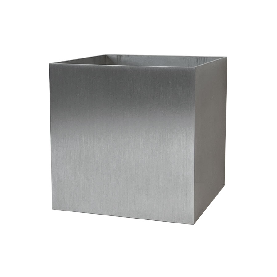 Alu Box 12cm Aluminium applique murale De Lampan - La conception unique cr&eacute;e une belle lumi&egrave;re de haut en bas qui tombe doucement sur le mur et donne &agrave; la pi&egrave;ce une atmosph&egrave;re agr&eacute;able et accueillante.