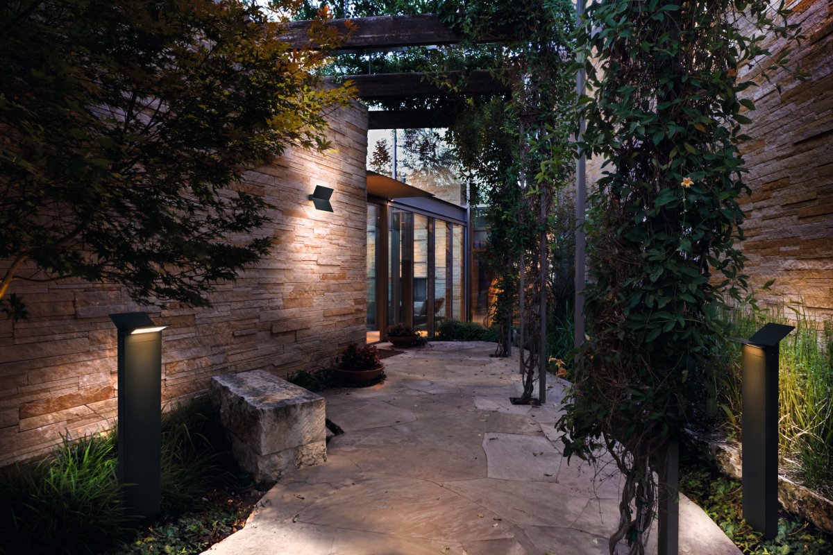 Bat Gris foncé lampe d’extérieur De Ledvance - Bat&nbsp;&auml;r idealisk f&ouml;r att framh&auml;va din fasad eller uteplats och ger en unik och stilfull belysning f&ouml;r b&aring;de privata och offentliga milj&ouml;er.