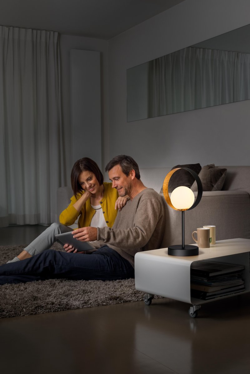 Memphis 36cm Noir lampe de table De Ledvance - Memphis est une lampe de table &eacute;l&eacute;gante avec des d&eacute;tails en laiton.