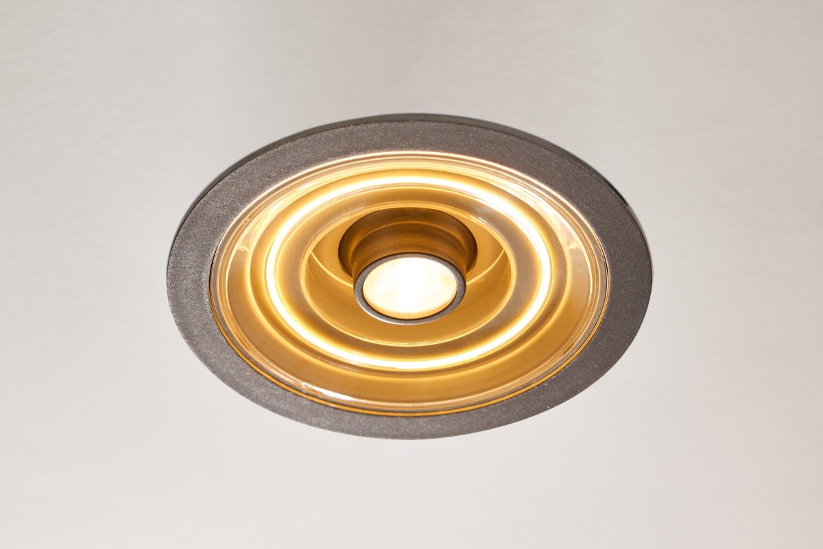 Decor Filament Halo 7W Aluminium De Ledvance - Le projecteur poss&egrave;de deux points lumineux diff&eacute;rents, un petit projecteur au milieu et un cercle d&eacute;coratif autour.