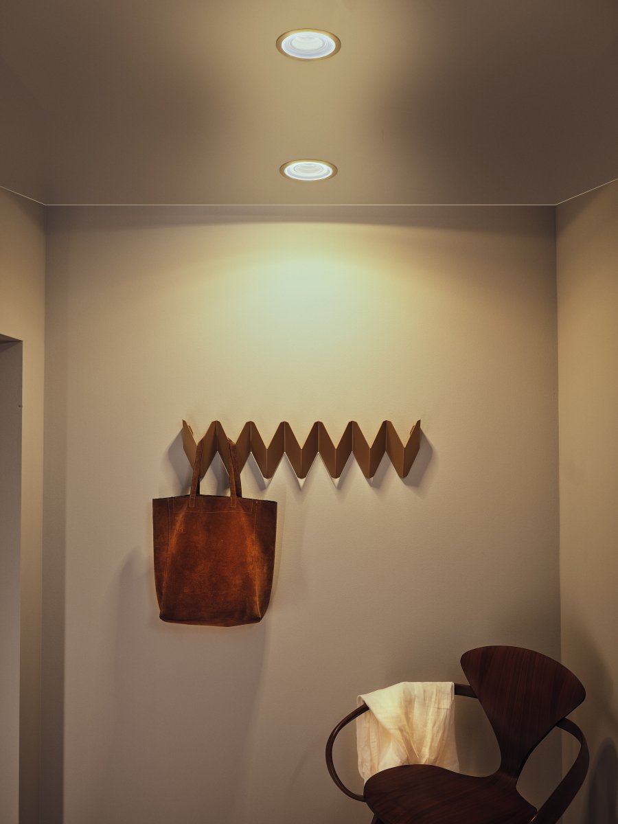 Decor Filament Echo 7W Aluminium De Ledvance - Le projecteur poss&egrave;de deux points lumineux diff&eacute;rents, un petit cercle au milieu et un cercle ext&eacute;rieur plus grand.