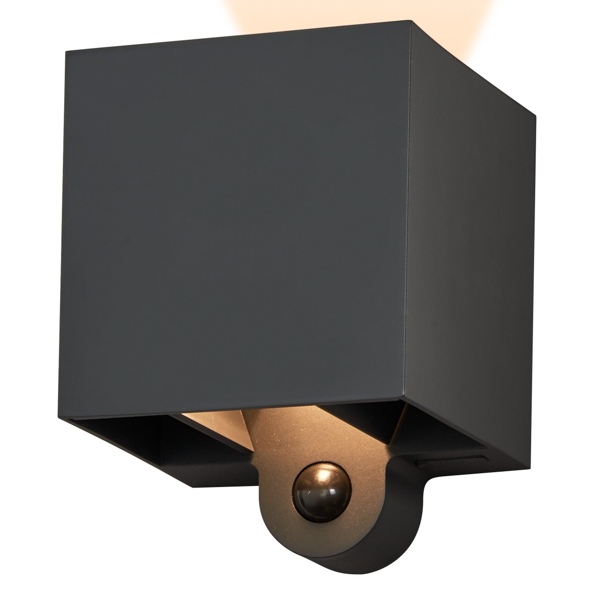 Adjustable Beam Sensor USB Gris foncé lampe d’extérieur De Ledvance - Adjustable Beam Sensor USB &auml;r en innovativ och flexibel utomhuslampa som erbjuder tv&aring; praktiska driftsl&auml;gen f&ouml;r maximal energieffektivitet och s&auml;kerhet.