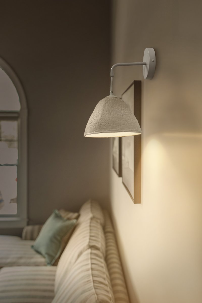 Camel Bell 22cm Blanc applique murale De Ledvance - L'abat-jour d&eacute;coratif en papier assure une belle diffusion de la lumi&egrave;re vers le bas.