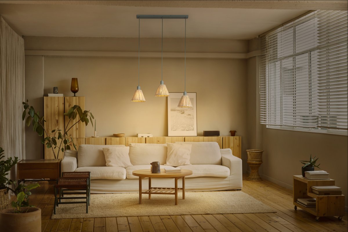 Raffia 85cm Nature suspension De Ledvance - Les abat-jour en raphia associ&eacute;s au m&eacute;tal vert conf&egrave;rent &agrave; la pi&egrave;ce une atmosph&egrave;re chaleureuse et naturelle.