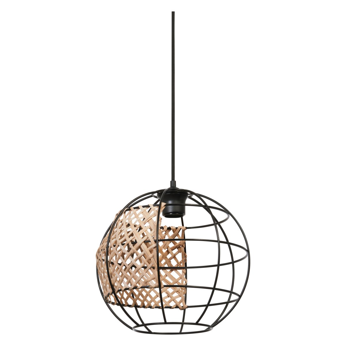 Cage Globe Ø30 Noir suspension De Osram - L'abat-jour en m&eacute;tal noir associ&eacute; aux d&eacute;tails en rotin conf&egrave;re &agrave; la pi&egrave;ce une belle atmosph&egrave;re.