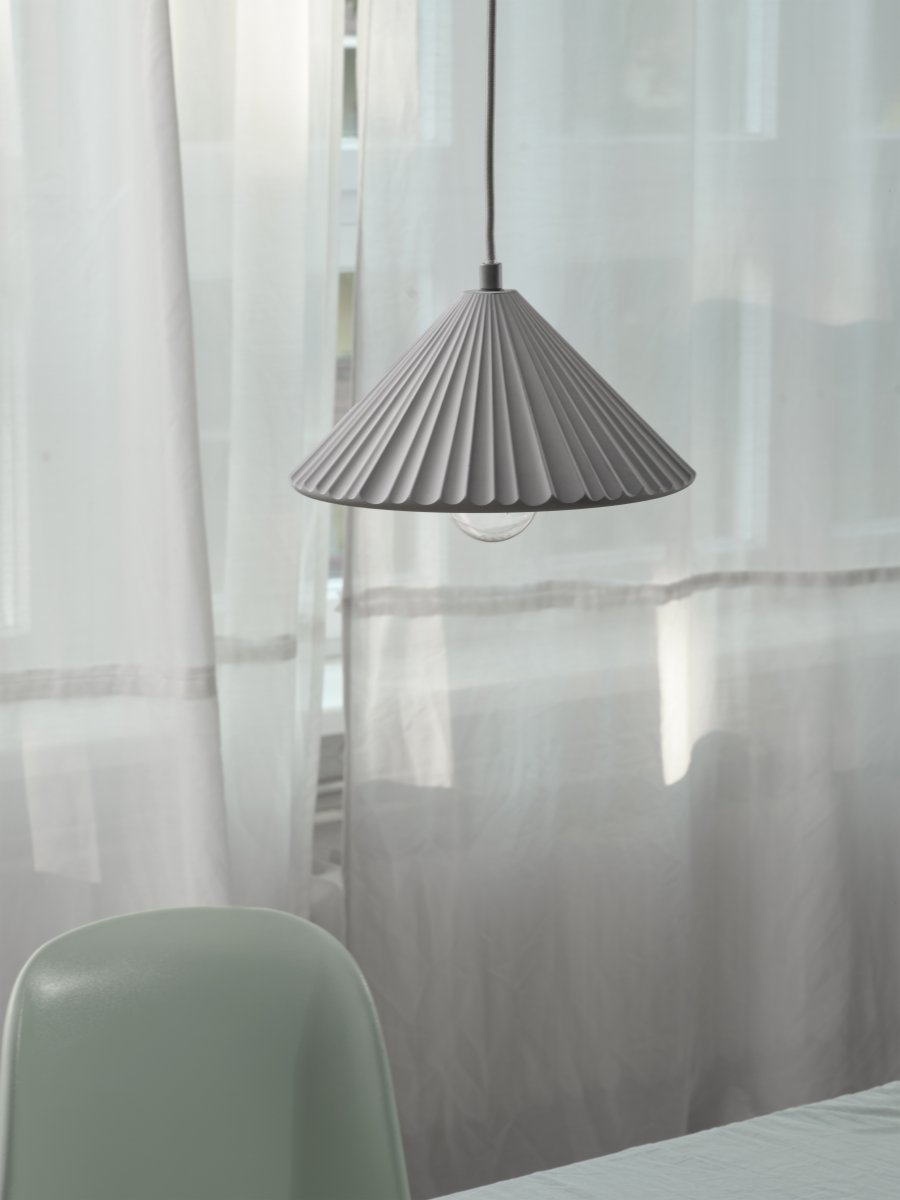 Concrete Pyramid Ø25 Gris suspension De Ledvance - L'abat-jour en b&eacute;ton coul&eacute; fournit une lumi&egrave;re non &eacute;blouissante vers le bas.