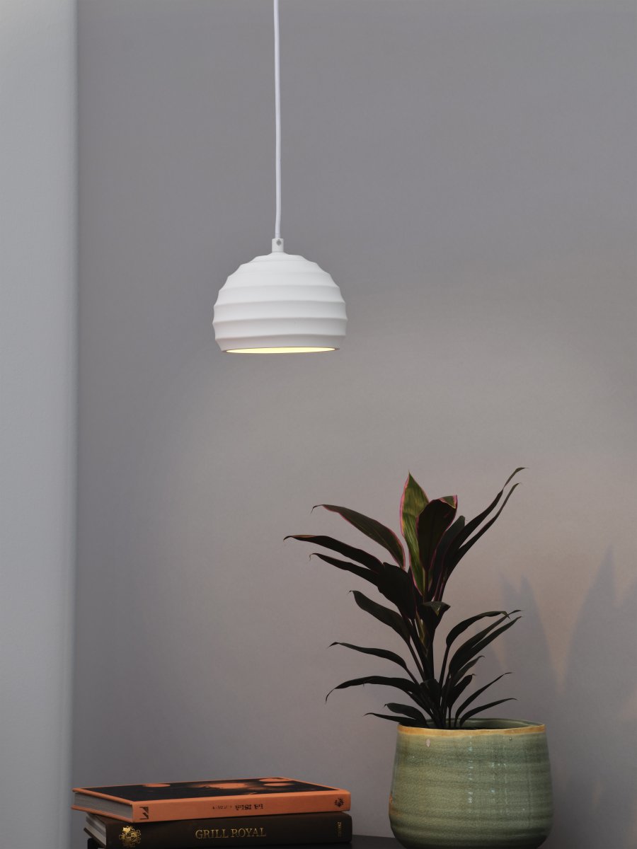 Plaster Cup Ø16 Blanc suspension De Osram - Il est recommand&eacute; d'en placer plusieurs en rang&eacute;e au-dessus du comptoir de la cuisine ou de la table &agrave; manger.