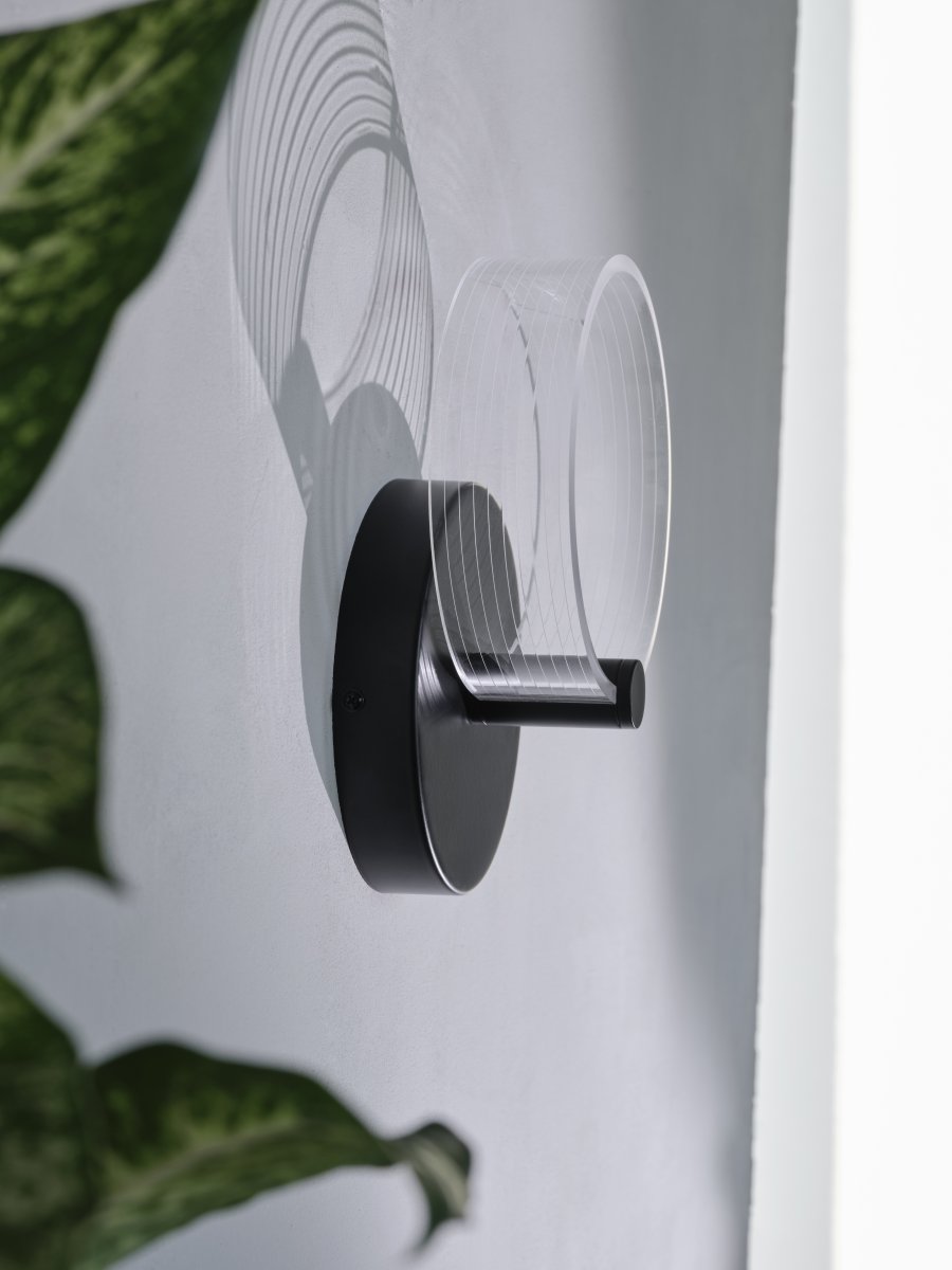 Circle PL 23cm Noir applique murale De Osram - Dans la premi&egrave;re &eacute;tape, la lampe brille dans une lumi&egrave;re blanche chaude de 3000K, dans la deuxi&egrave;me &eacute;tape dans une lumi&egrave;re blanche froide de 4200K et dans la troisi&egrave;me &eacute;tape dans 6500K (lumi&egrave;re du jour).