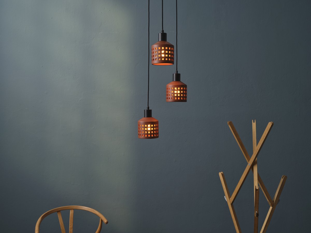 Clay Windows Ø32 Brun suspension De Ledvance - Clay Windows har en rustik design med sina sk&auml;rmar gjord av lera i en r&ouml;dbrun f&auml;rg.