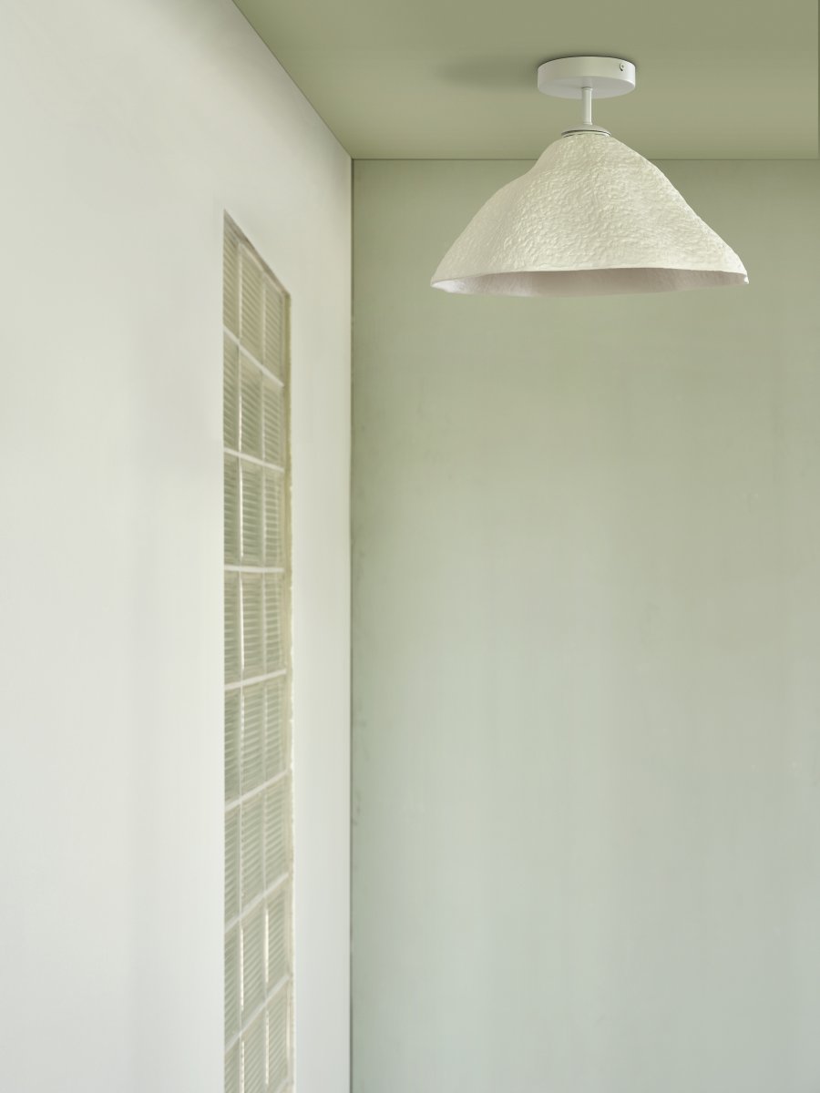 Lotus Leaf Ø40 Blanc plafonnier De Ledvance - L'abat-jour d&eacute;coratif en papier assure une agr&eacute;able r&eacute;partition de la lumi&egrave;re dans la pi&egrave;ce.