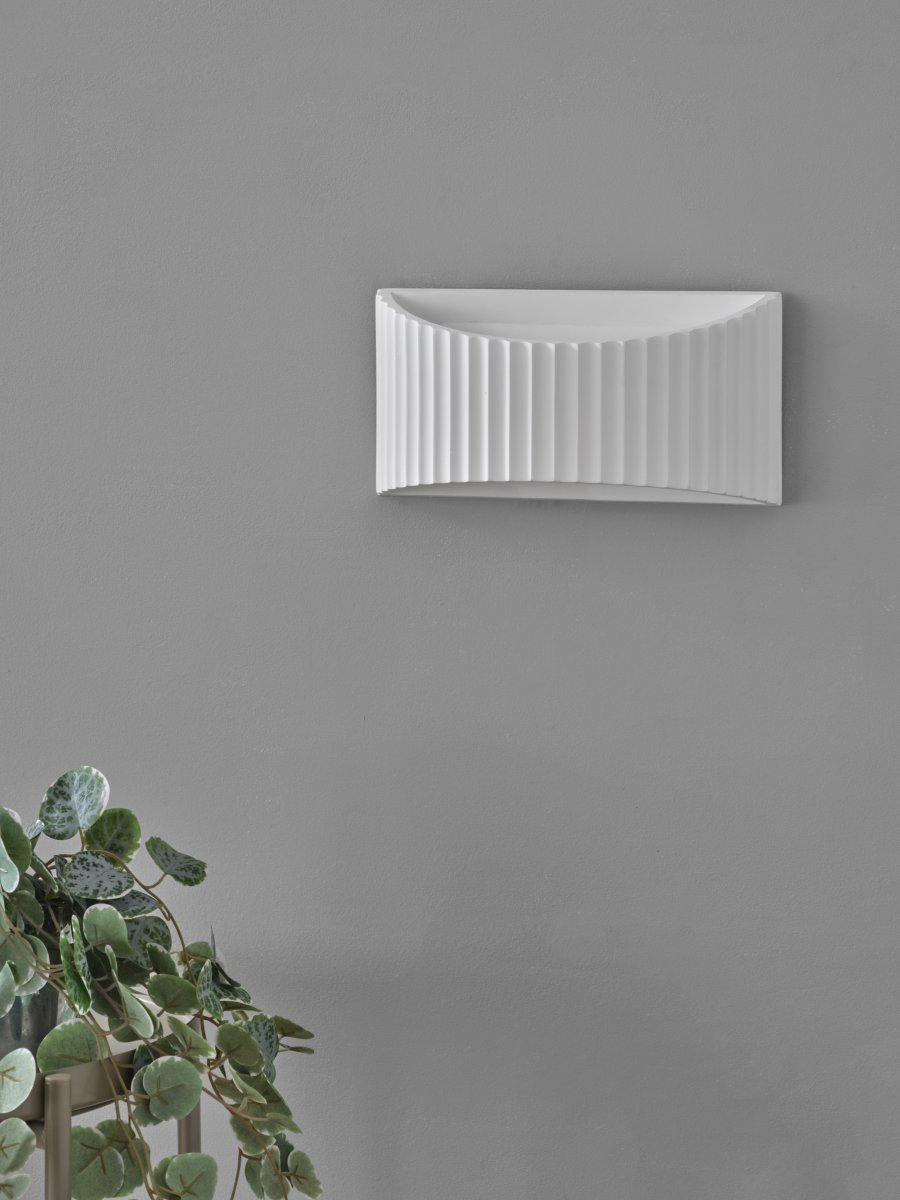 Plaster Band 30cm Blanc applique murale De Ledvance - Plaster Band &auml;r en modern v&auml;gglampa gjord av gips.
