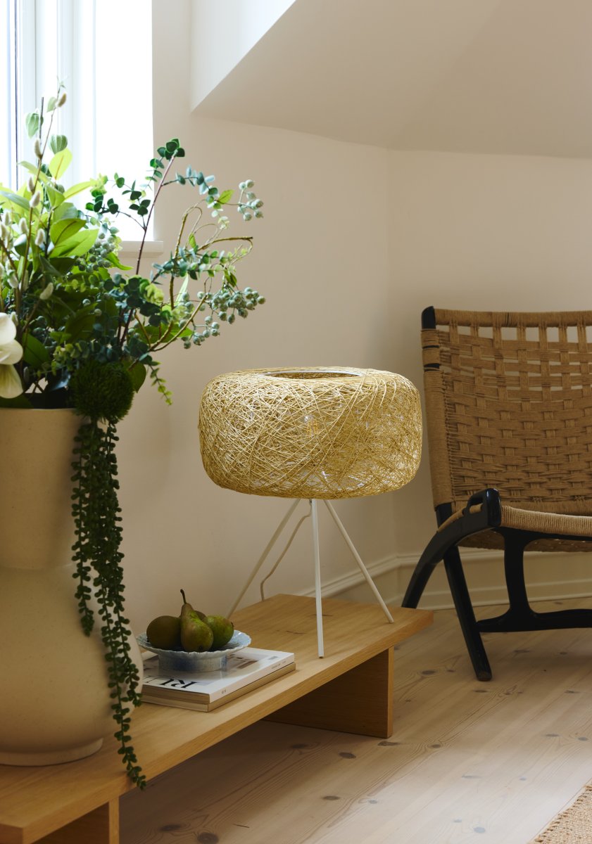 Paper Bale 48cm Nature lampe de table De Ledvance - Paper Bale &auml;r en vacker bordslampa med bohemisk design.