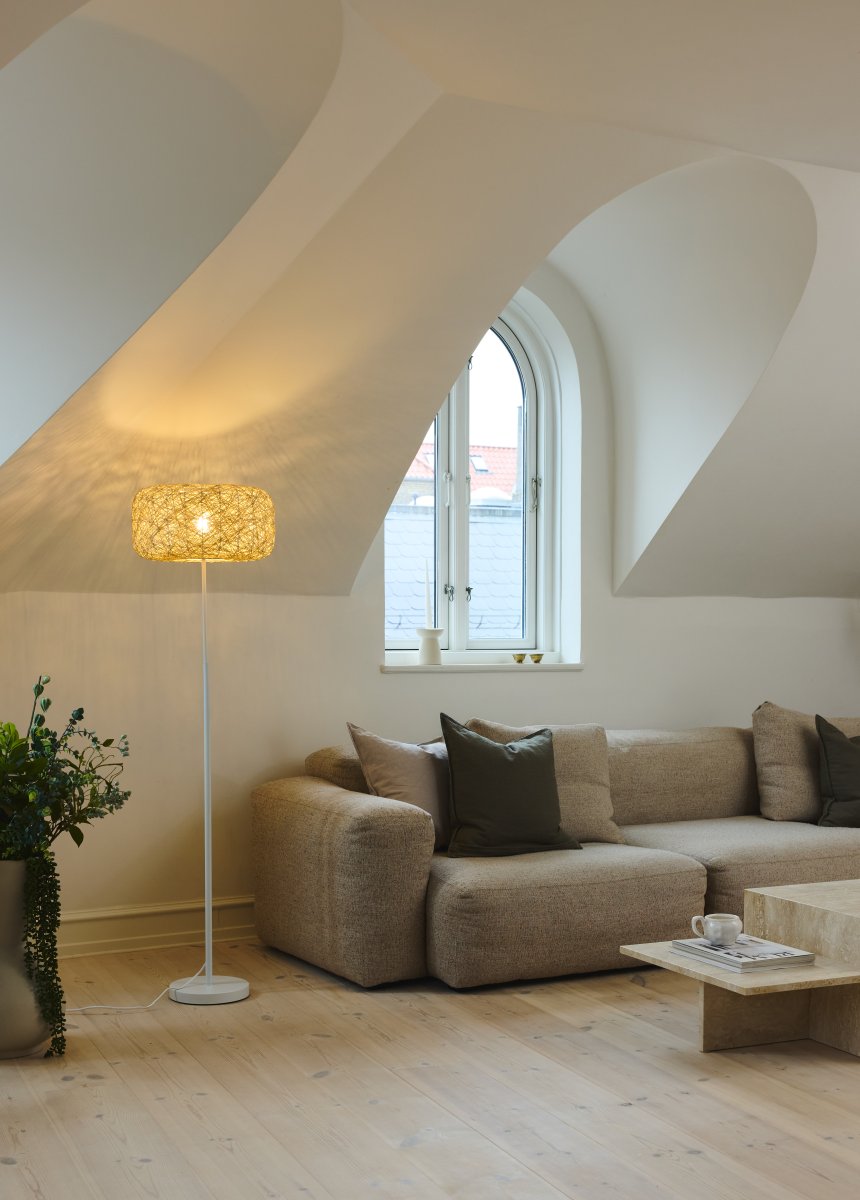 Paper Bale Nature lampadaire De Ledvance - Paper Bale &auml;r en vacker golvlampa med bohemisk design.