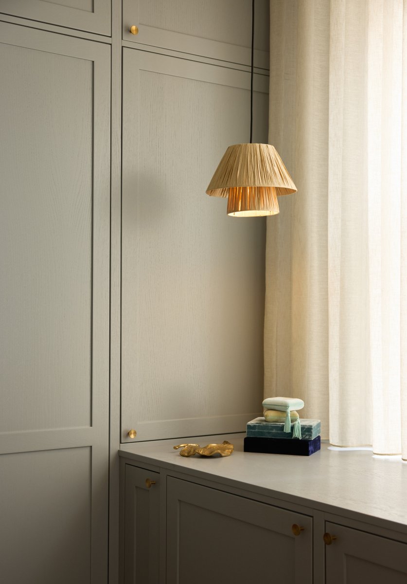 Bamboo Paper Hut Ø28 Nature suspension De Ledvance - Den naturliga formgivningen och det naturliga materialet g&ouml;r att den passar in i n&auml;stan alla hem och stilar.