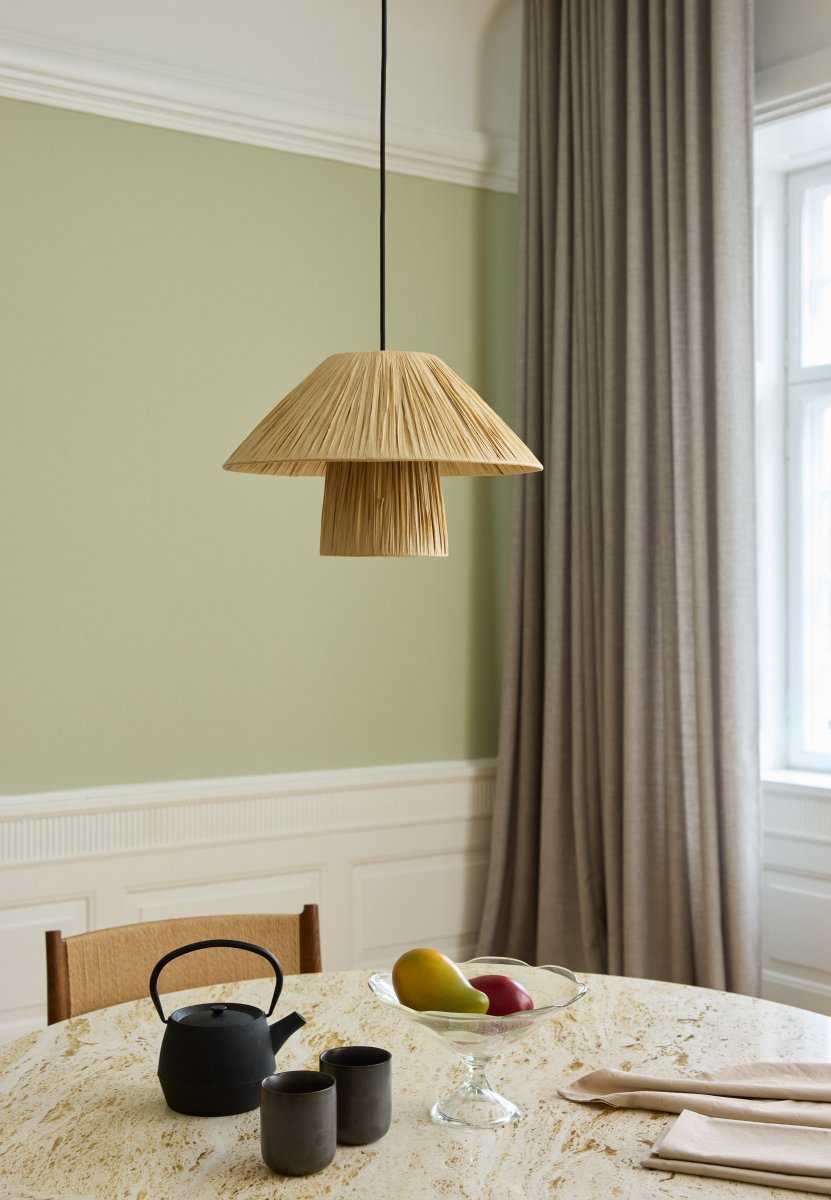 Bamboo Paper Hut Ø40 Nature suspension De Ledvance - Den naturliga formgivningen och det naturliga materialet g&ouml;r att den passar in i n&auml;stan alla hem och stilar.