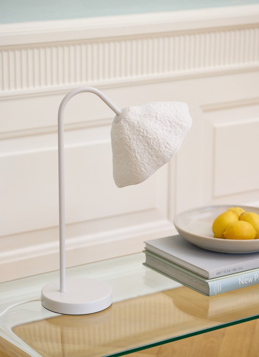 Lotus Leaf 45cm Blanc lampe de bureau De Ledvance - Lotus Leaf est une belle lampe de table en papier m&acirc;ch&eacute;.