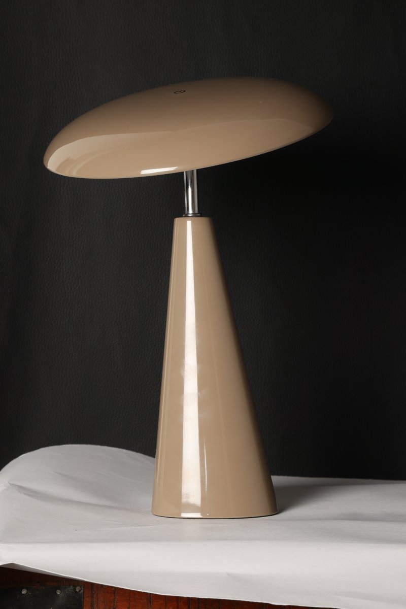 Audrey 33cm brun clair portable De Eja - Audrey trouve parfaitement sa place sur une table basse, une table de chevet ou un rebord de fenêtre.