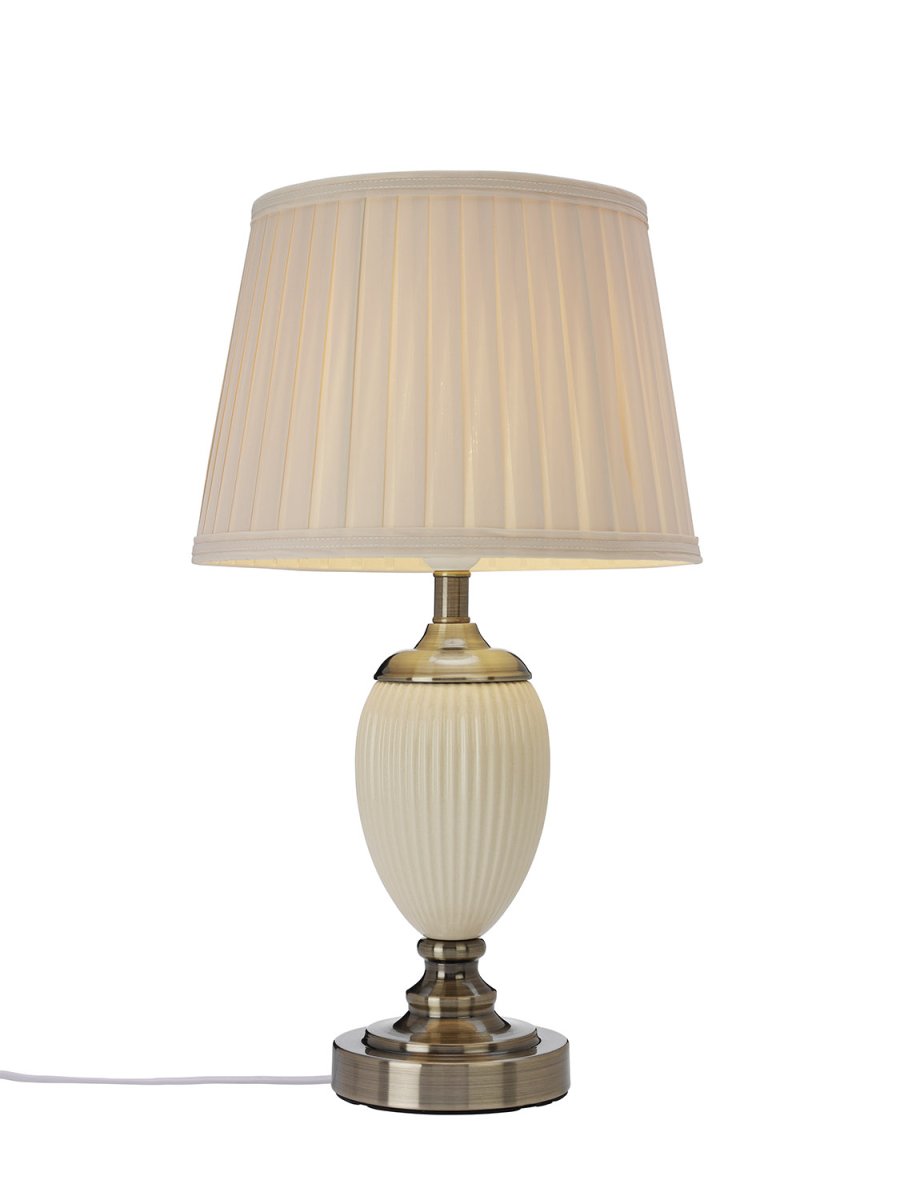 Ottilia 50cm Beige lampe de table De Cottex - La lampe de table Ottilia est une &eacute;l&eacute;gante combinaison de m&eacute;tal, de c&eacute;ramique et de textile qui ajoute une touche classique &agrave; votre int&eacute;rieur.