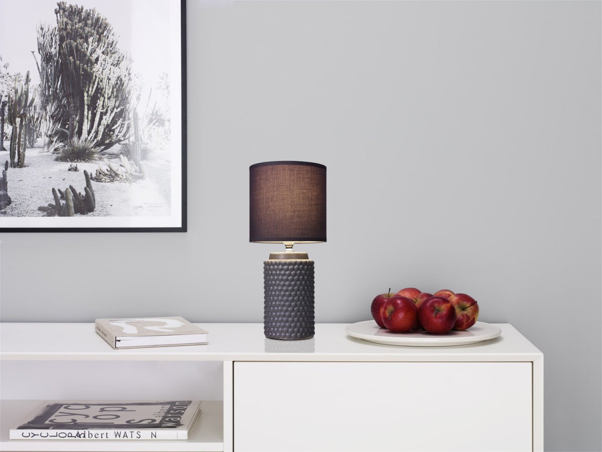 Bubble 33cm Gris lampe de table De Cottex - La lampe de table Bubble en céramique et textile est un détail d'intérieur unique et tendance qui ajoute du caractère à votre maison.