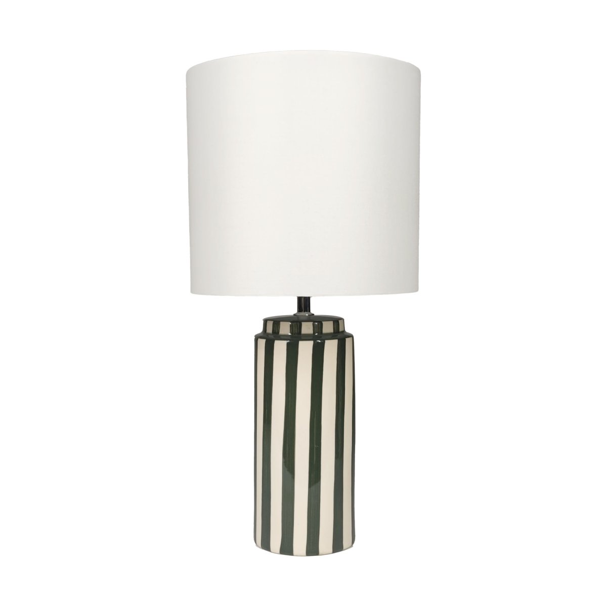 Faro 50cm Vert/blanc lampe de table De Nordic Lighting - Son pied en c&eacute;ramique, finition blanc cr&egrave;me et rayures vertes, cr&eacute;e un style &agrave; la fois dynamique et harmonieux.