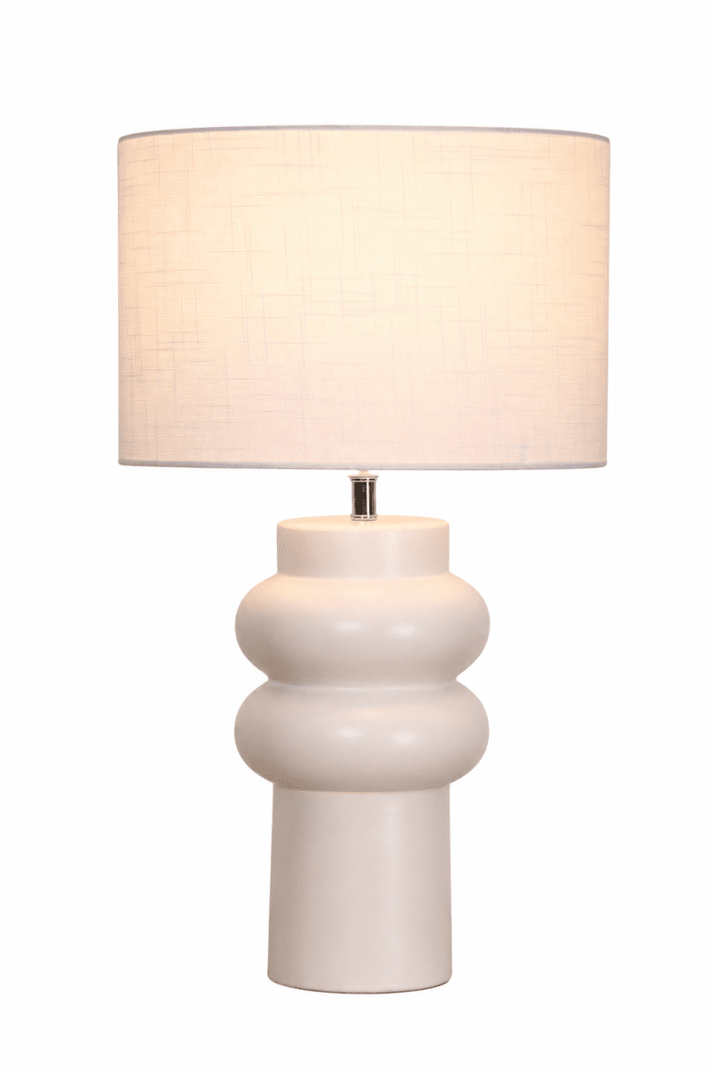 Anelli 56cm Blanc lampe de table De Nordic Lighting - La lampe de table Anelli allie un élégant pied en céramique à un élégant abat-jour en lin.
