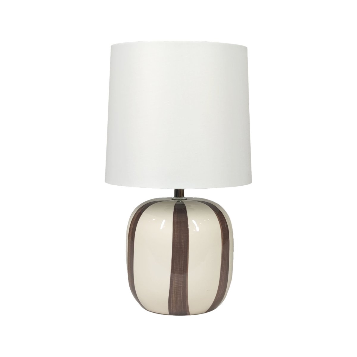Pholca 38cm Blanc/brun lampe de table De Nordic Lighting - Pholca trouve parfaitement sa place sur une table d'appoint, pr&egrave;s d'une fen&ecirc;tre ou sur une table de chevet et s'accorde aussi bien avec un int&eacute;rieur moderne que classique.