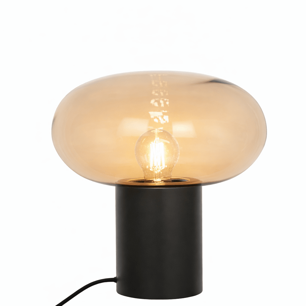 Alba 32cm Noir/ambre lampe de table De Nordic Lighting - La lampe est fournie avec un c&acirc;ble textile noir de 1,8 m de long, &eacute;quip&eacute; d'un interrupteur et d'une prise.
