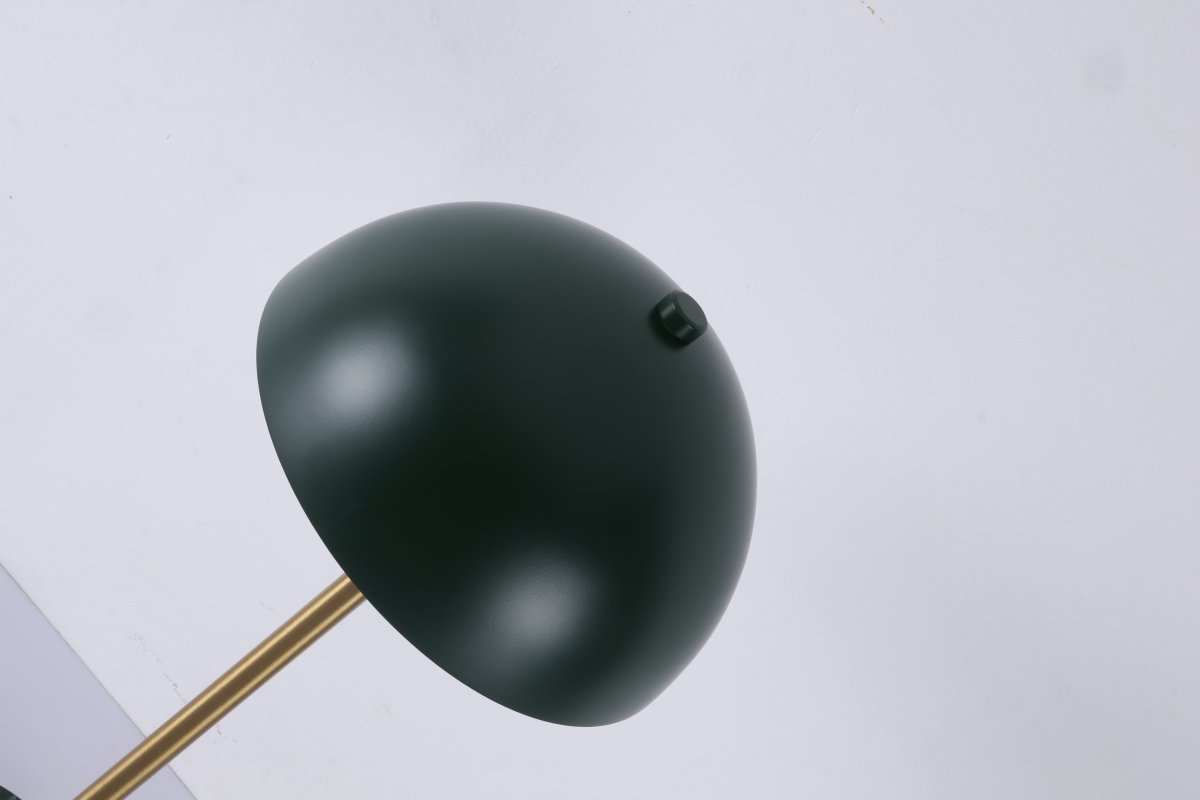 Dito 47cm Vert lampe de table De Nordic Lighting - La lampe est fournie avec un c&acirc;ble transparent de 1,8 m, un interrupteur et une prise secteur.