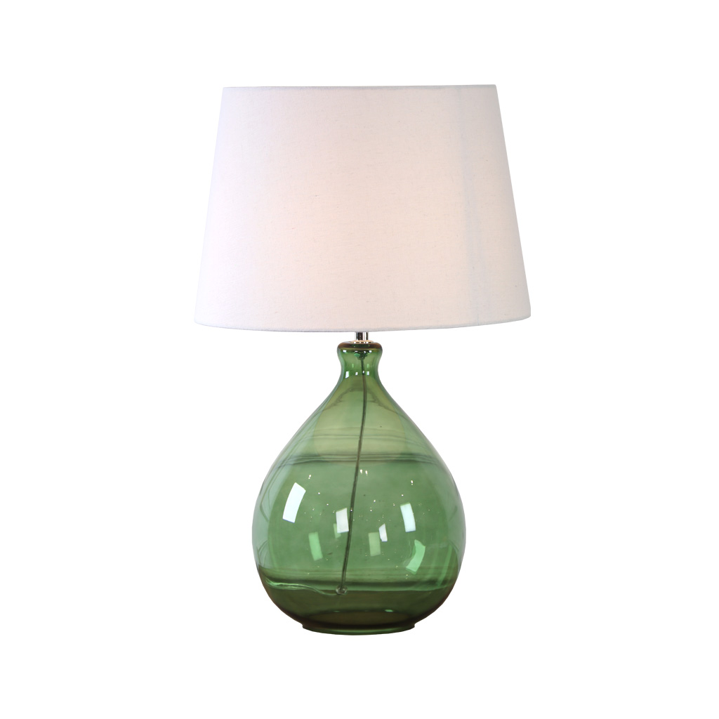 Tasso 55cm Vert lampe de table De Lampan - Tasso trouve sa place aussi bien sur une table d'appoint, un bureau ou une table de chevet, y apportant une touche de couleur et de caract&egrave;re.