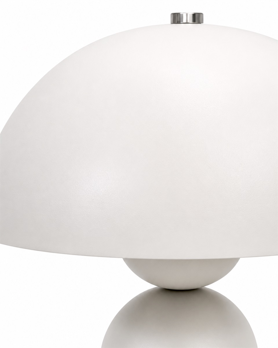 Capello 35cm Blanc lampe de table De Nordic Lighting - Le d&eacute;tail chrom&eacute; d&eacute;coratif sur le dessus apporte une touche d'&eacute;l&eacute;gance et en fait un magnifique point de mire dans les chambres, les salons et les couloirs.