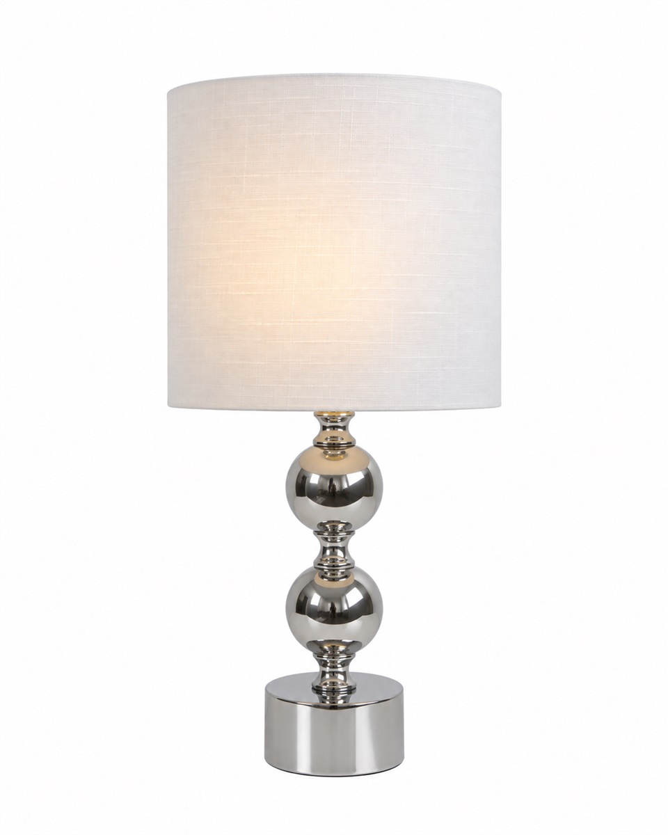 Circolo 48cm Chrome/blanc lampe de table De Nordic Lighting - La lampe de table Circolo associe un pied d&eacute;coratif en m&eacute;tal &agrave; une &eacute;l&eacute;gante finition chrom&eacute;e et un abat-jour classique en lin blanc.